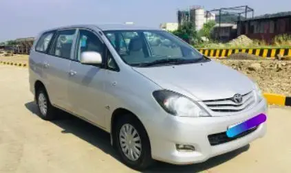 Toyota Innova 2.5 G 8 STR BS III 2011