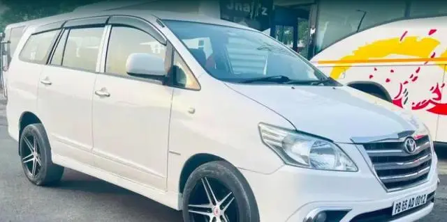 Toyota Innova 2.5 G 8 STR BS IV 2016