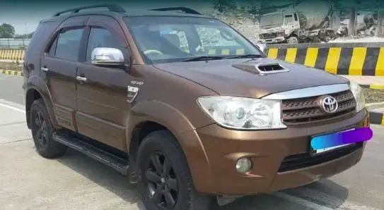 Toyota Fortuner 3.0 4X4 MT 2010