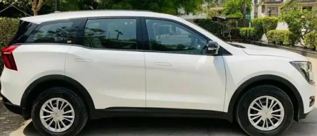 Mahindra XUV700 AX 5 Petrol MT 7 STR 2022