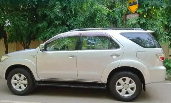 Toyota Fortuner 3.0 4X4 MT 2010