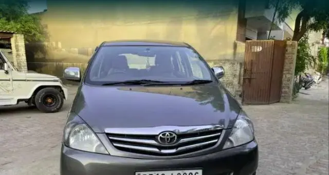 Toyota Innova 2.5 VX 7 STR BS IV 2011