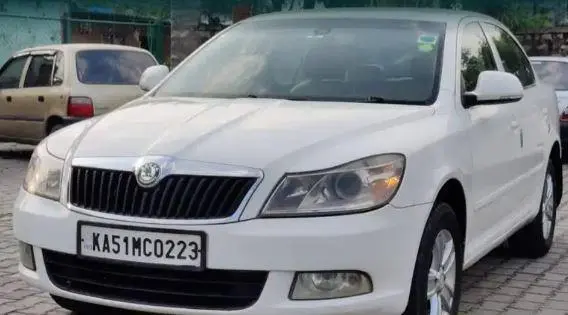 Skoda Laura AMBIENTE 2.0 TDI CR MT 2011