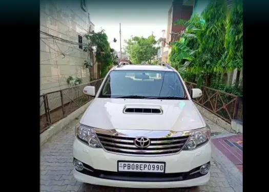 Toyota Fortuner 3.0 4X4 MT 2013