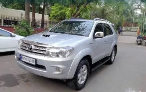 Toyota Fortuner 3.0 4X4 MT 2010