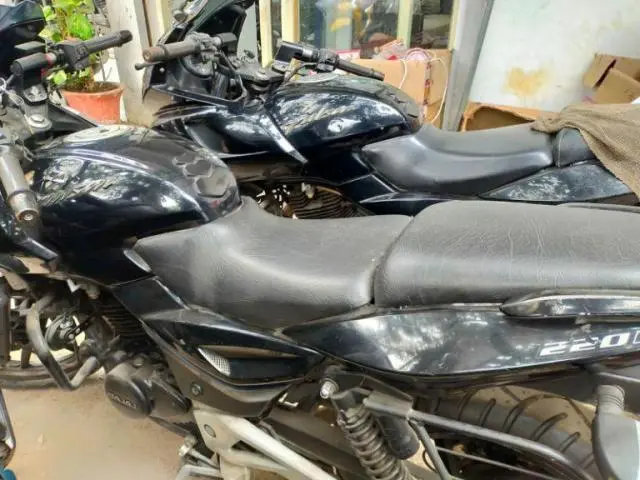 Bajaj Pulsar 220F 2010