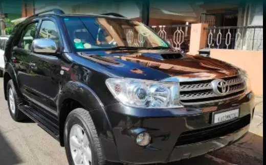 Toyota Fortuner 3.0 4X4 MT 2010