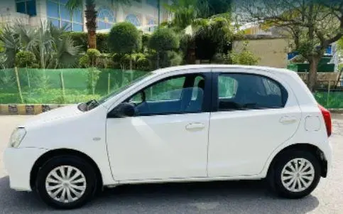 Toyota Etios Liva G 2011