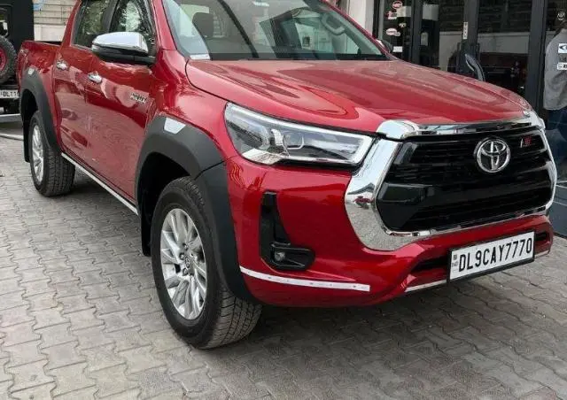 Toyota Hilux HIGH 4X4 AT 2022