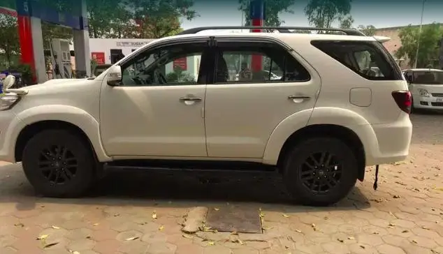 Toyota Fortuner 3.0 4X4 MT 2012