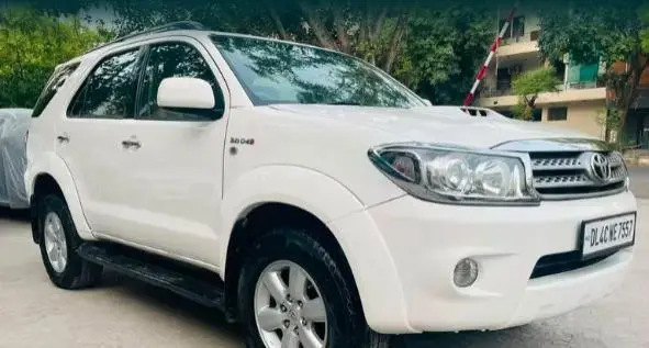 Toyota Fortuner 3.0 4X4 MT 2011