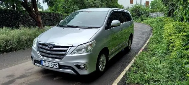 Toyota Innova 2.0 V 2014