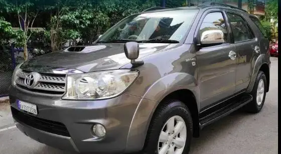 Toyota Fortuner 3.0 4X4 MT 2011