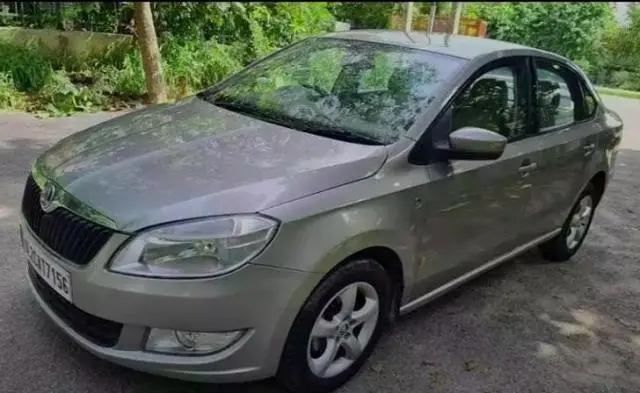 Skoda Rapid 1.6 MPI AMBITION AT 2015