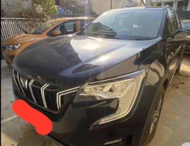 Mahindra XUV700 AX 7 Petrol AT 7 STR 2021