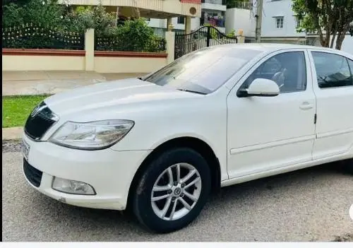 Skoda Laura AMBITION 2.0 TDI CR AT 2010
