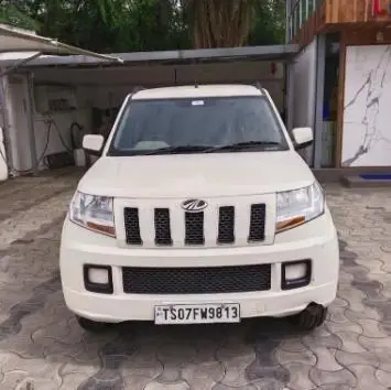 Mahindra TUV300 T6 Plus 2017