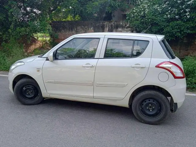 Maruti Suzuki Swift VXi 2012