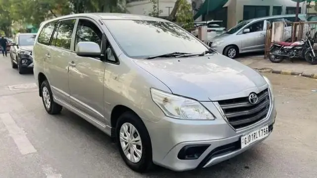 Toyota Innova 2.5 GX 7 STR BS III 2015