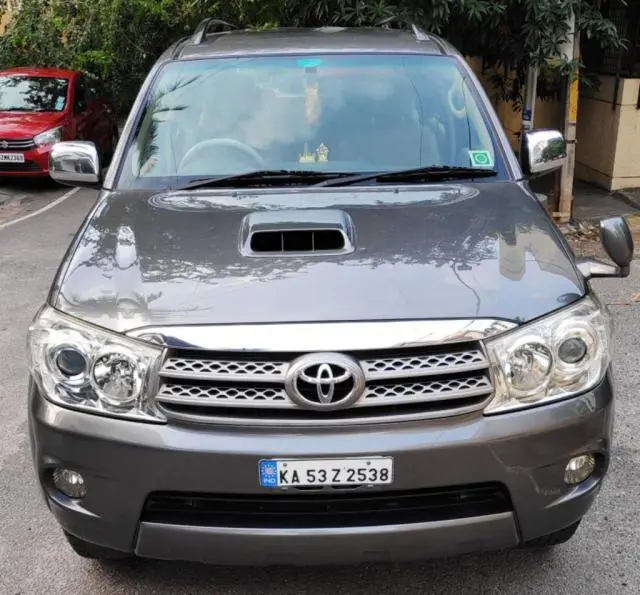 Toyota Fortuner 3.0 4x2 MT 2011