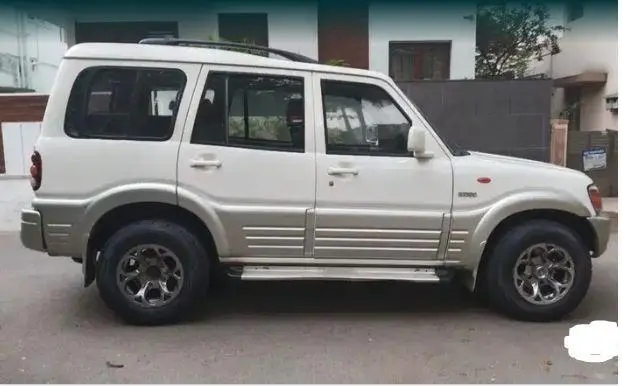 Mahindra Scorpio SLX 2006