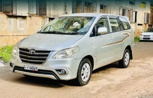 Toyota Innova 2.5 G 8 STR BS III 2007