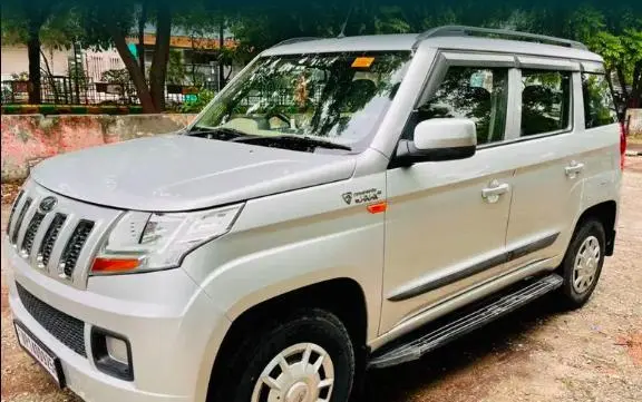 Mahindra TUV300 T6 Plus AMT 2017