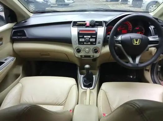 Honda City V i-VTEC 2011