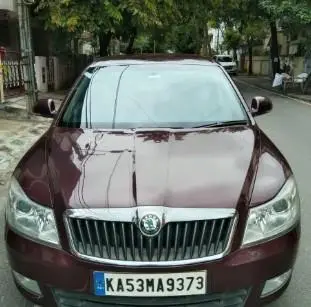 Skoda Laura AMBIENTE 2.0 TDI CR MT 2013