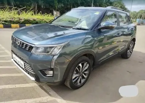 Mahindra XUV300 W8 (O) Petrol Dual Tone 2019