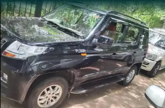 Mahindra TUV300 T8 2016