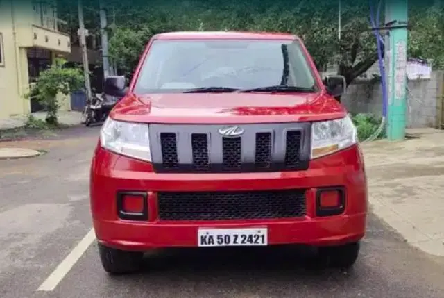 Mahindra TUV300 T4 Plus 2018