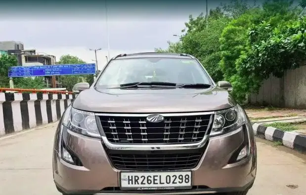 Mahindra XUV500 W9 2020