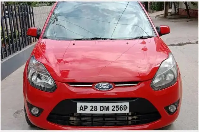 Ford Figo 1.2P TITANIUM MT 2011