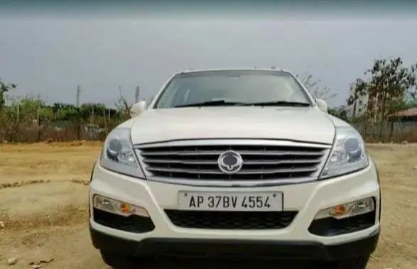 Mahindra Ssangyong Rexton RX7 2013