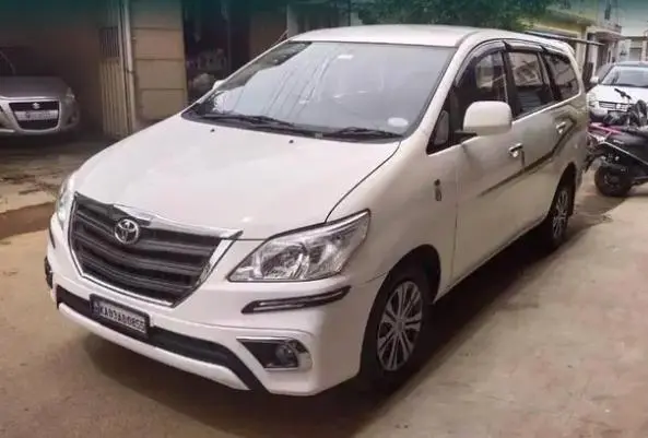 Toyota Innova 2.5 G 7 STR BS IV 2016