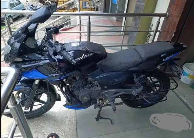 Bajaj Pulsar 220F 2019