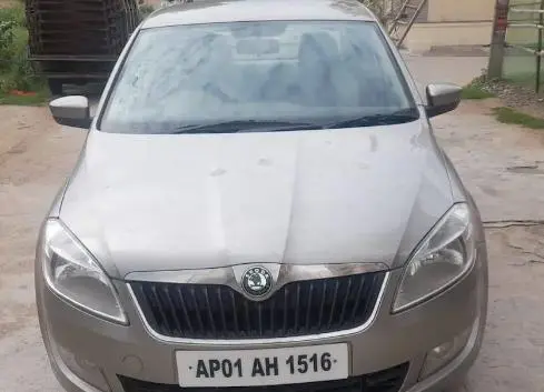 Skoda Rapid ELEGANCE 1.6 TDI MT 2012