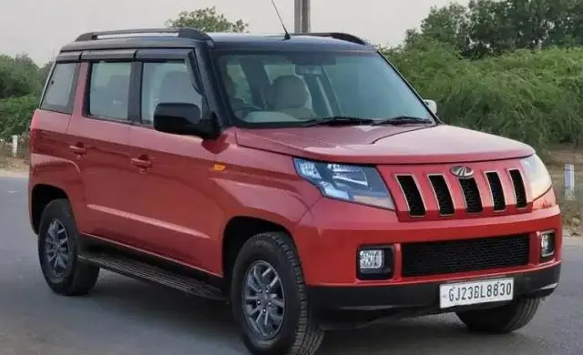 Mahindra TUV300 T10 Dual Tone 2018