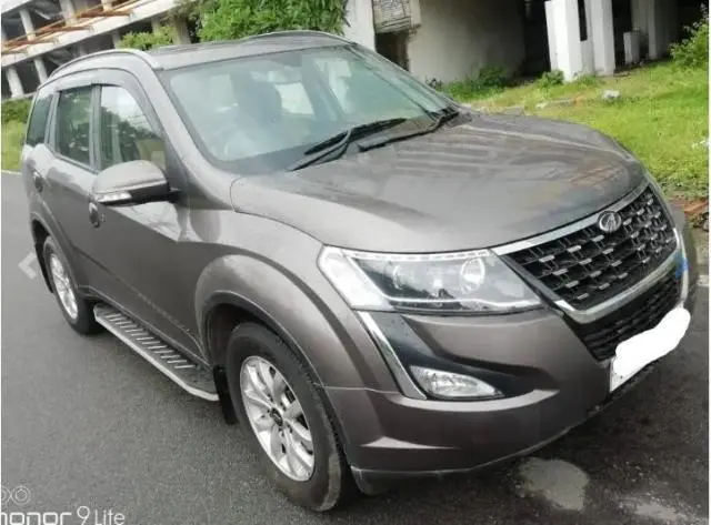 Mahindra XUV500 W9 2019