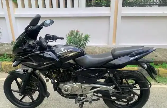 Bajaj Pulsar 220cc 2016