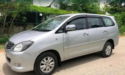 Toyota Innova 2.5 V 7 STR 2011