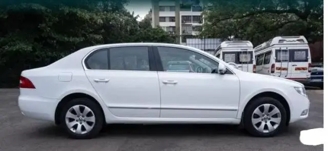 Skoda Superb ELEGANCE 2.0 TDI CR AT 2011