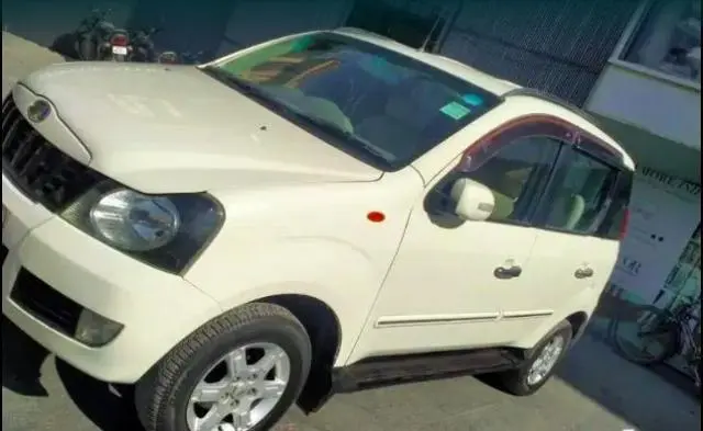 Mahindra Quanto C8 2012