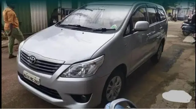 Toyota Innova 2.5 G 8 STR BS IV 2012