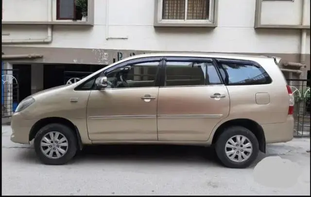 Toyota Innova 2.5 V 7 STR 2011