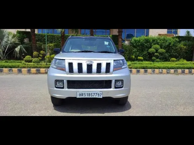 Mahindra TUV300 T10 Dual Tone 2018