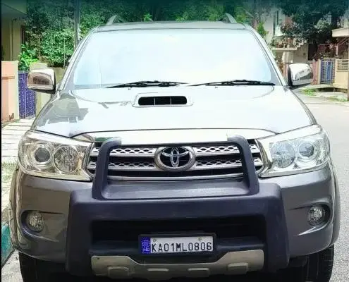 Toyota Fortuner 3.0 4X4 MT 2011