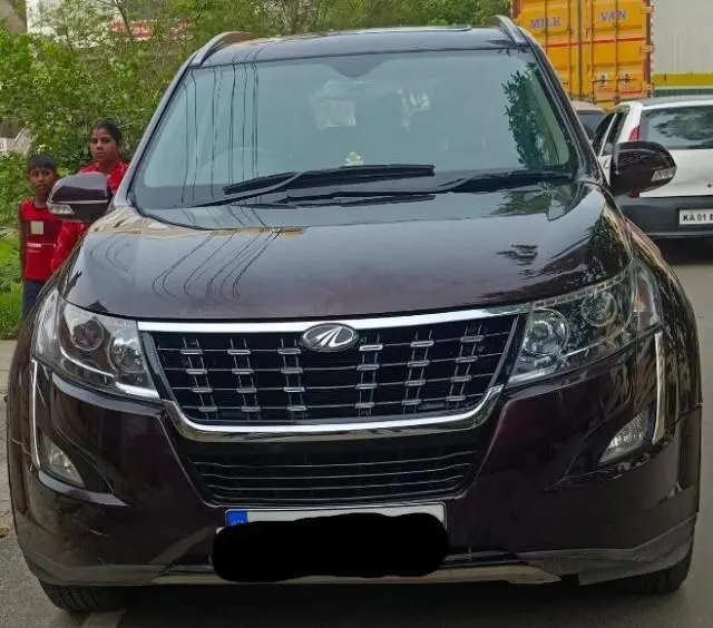 Mahindra XUV500 W9 AT 2018