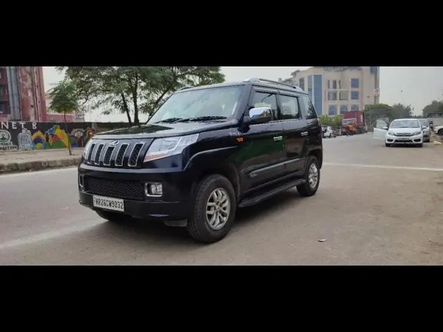 Mahindra TUV300 T6 Plus AMT 2017